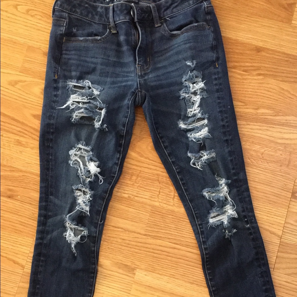 Distressed AE jeans. 360 stretch!